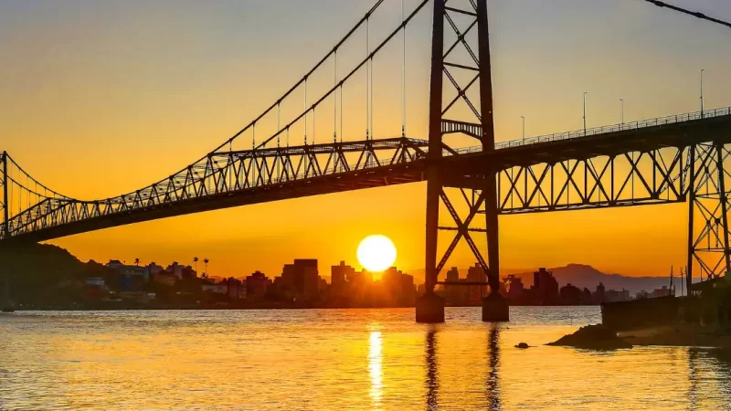 Florianópolis, carinhosamente conhecida como "Floripa", é um dos destinos turísticos mais encantadores do Brasil. Situada no estado de Santa Catarina...